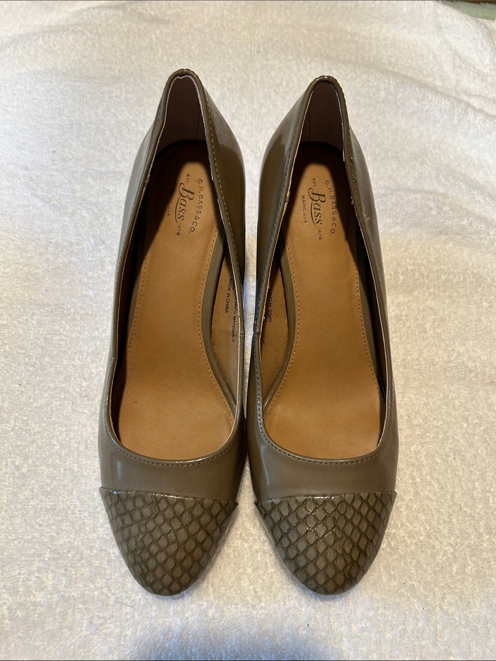 Bass Taupe Women's Leather Flats with Textured Toe Cap